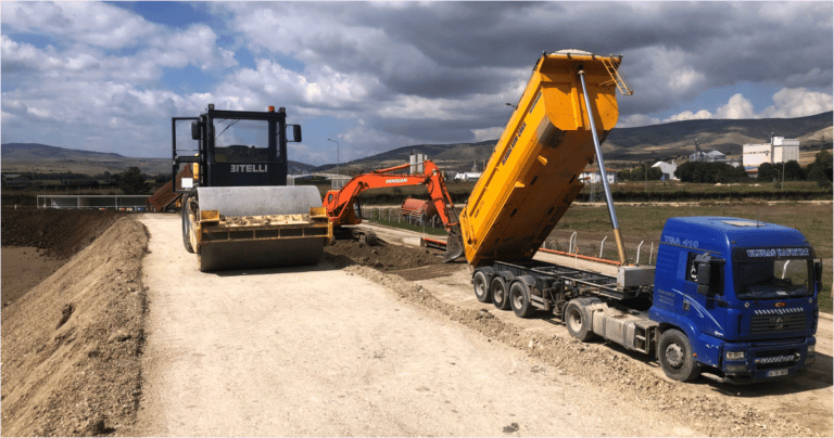 yol yapimi hafriyat calismasi